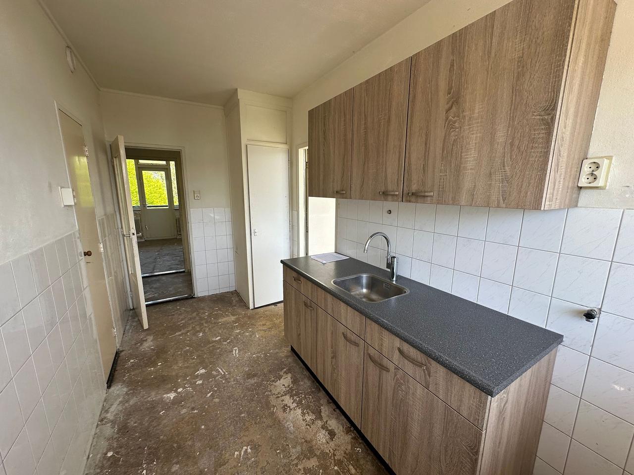 Temporary 1-Bedroom Apartment with Balcony - Image 2