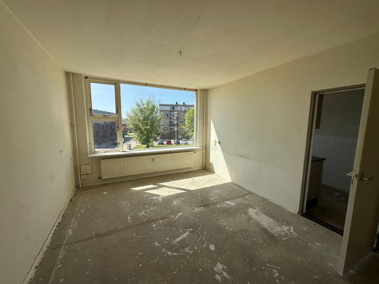Temporary 1-Bedroom Apartment with Balcony - Image 3