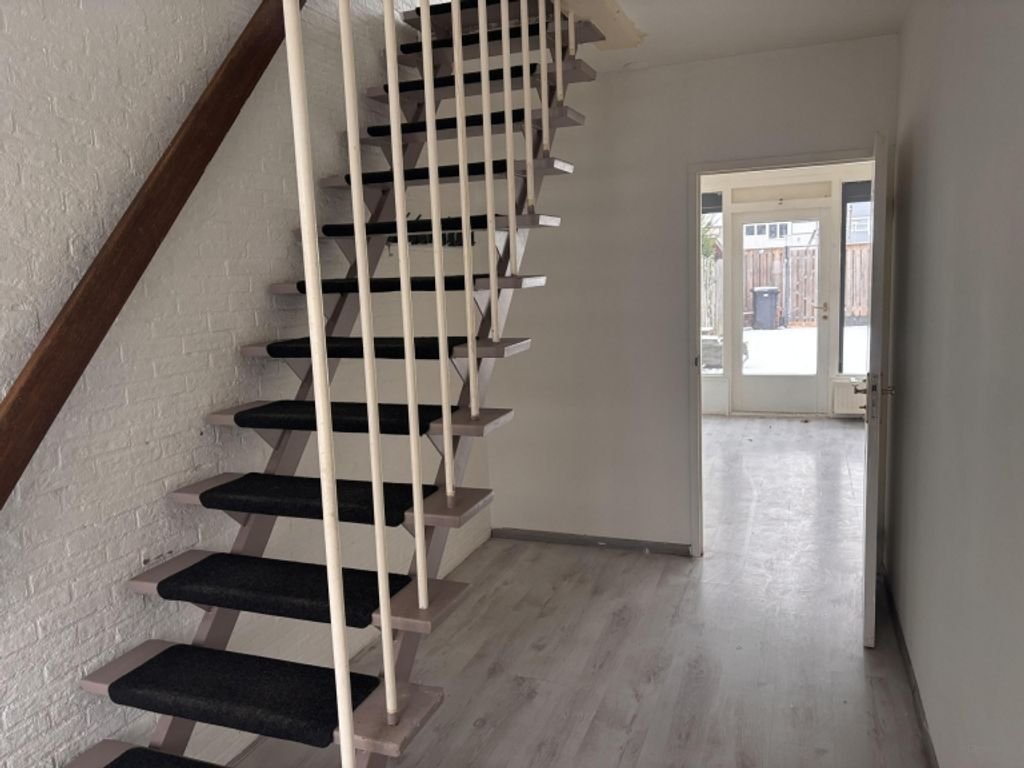 Family home in Roermond: 4 bedrooms - Image 2