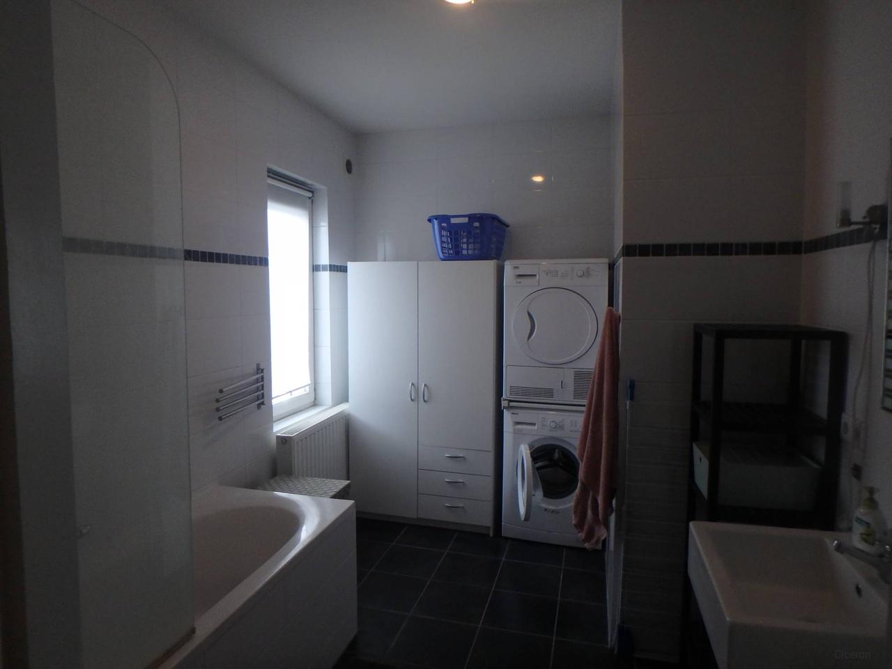Furnished apartment with roof terrace - Image 14