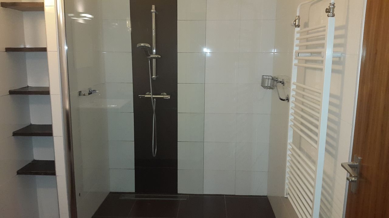 Spacious upper-floor apartment with balcony in the heart of Eindhoven - Image 6