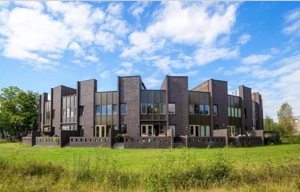 Modern townhouse with garage in Bosrijk - Image 1
