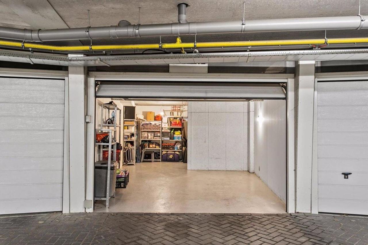 Modern townhouse with garage in Bosrijk - Image 31