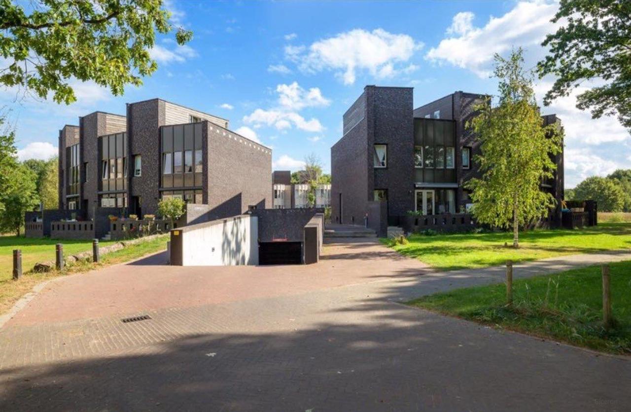 Modern townhouse with garage in Bosrijk - Image 2