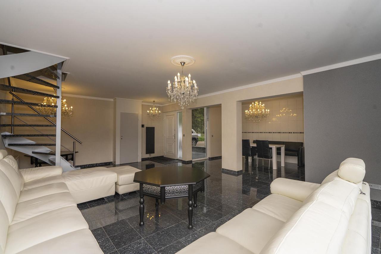 Spacious house with garden in Tilburg - Image 4
