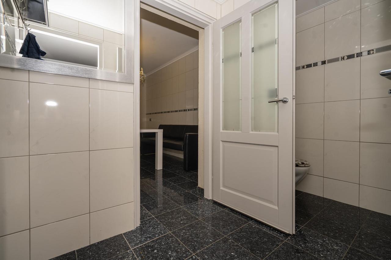 Spacious house with garden in Tilburg - Image 11