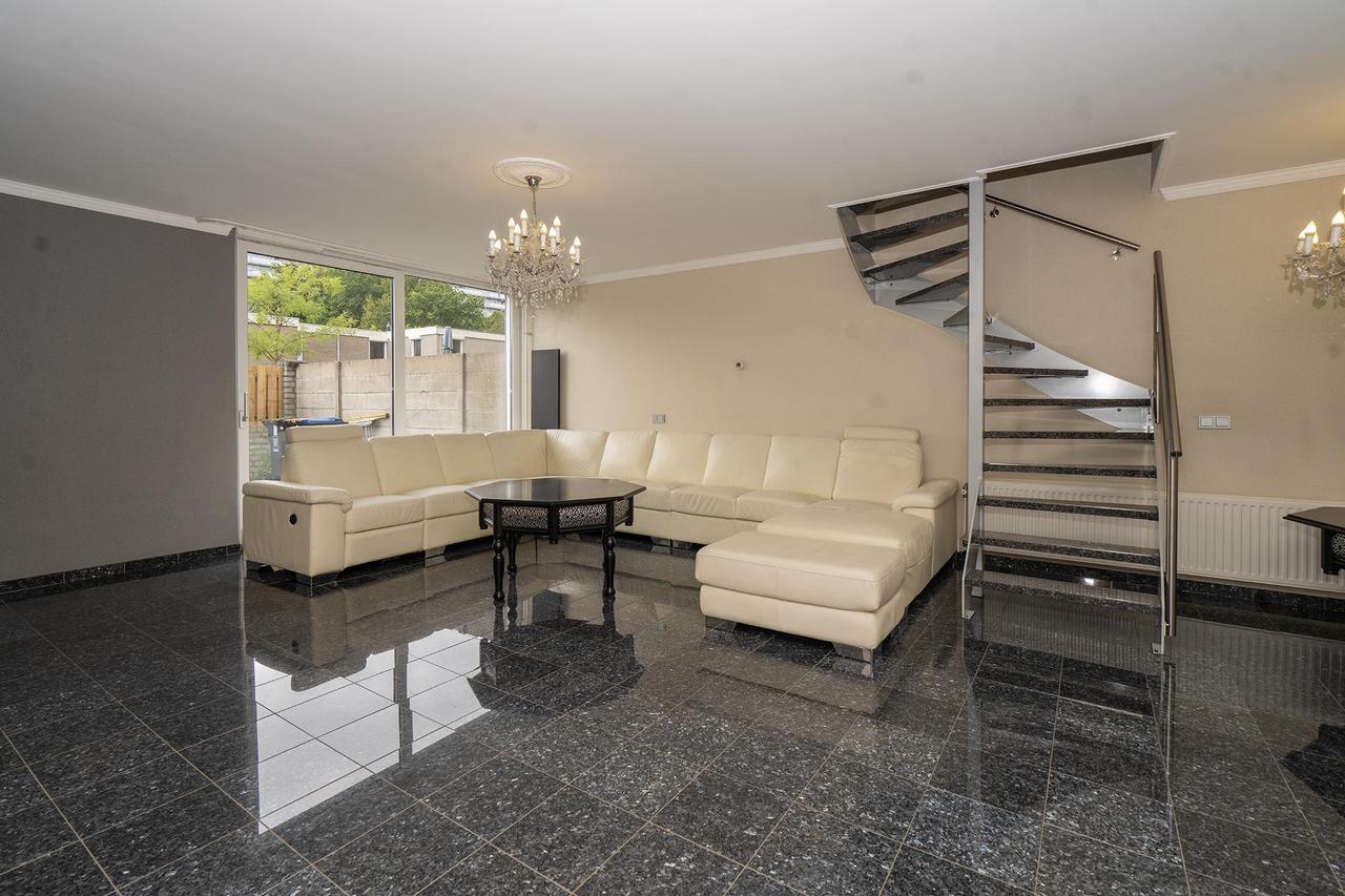 Spacious house with garden in Tilburg - Image 3