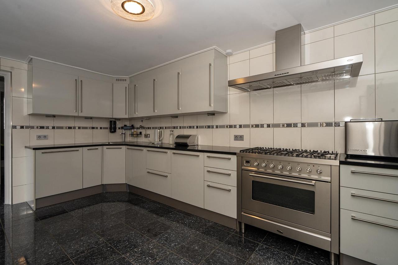 Spacious house with garden in Tilburg - Image 8