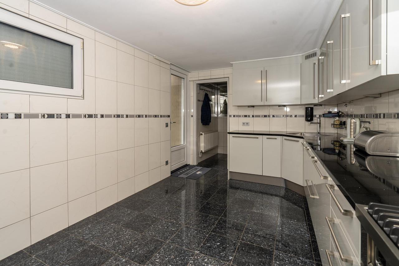 Spacious house with garden in Tilburg - Image 10