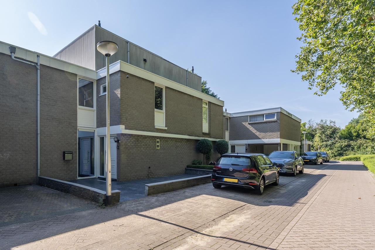 Spacious house with garden in Tilburg - Image 1