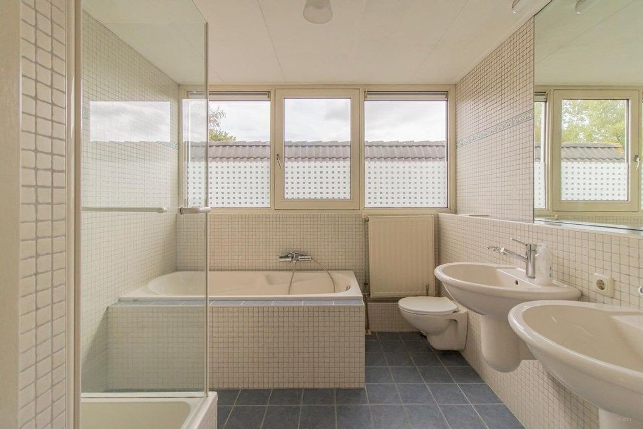 Detached 200 m² house in Rijsenhout - Image 25