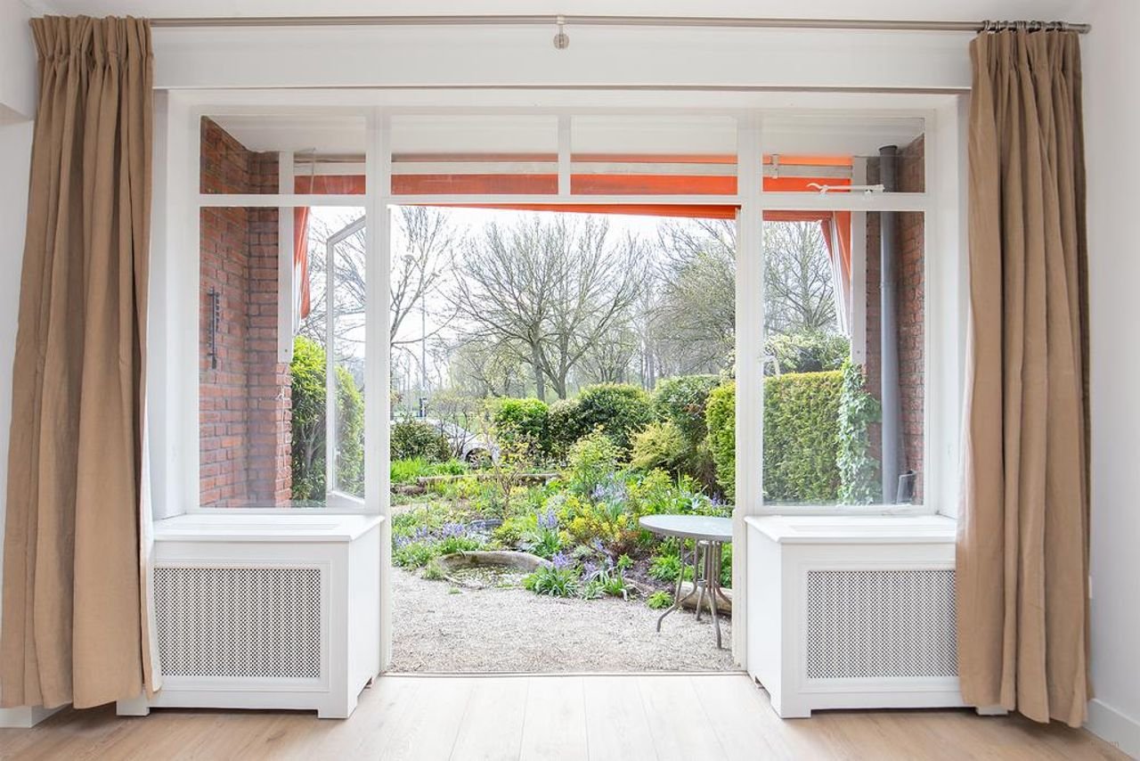 Ground floor apartment with front and back garden - Image 9