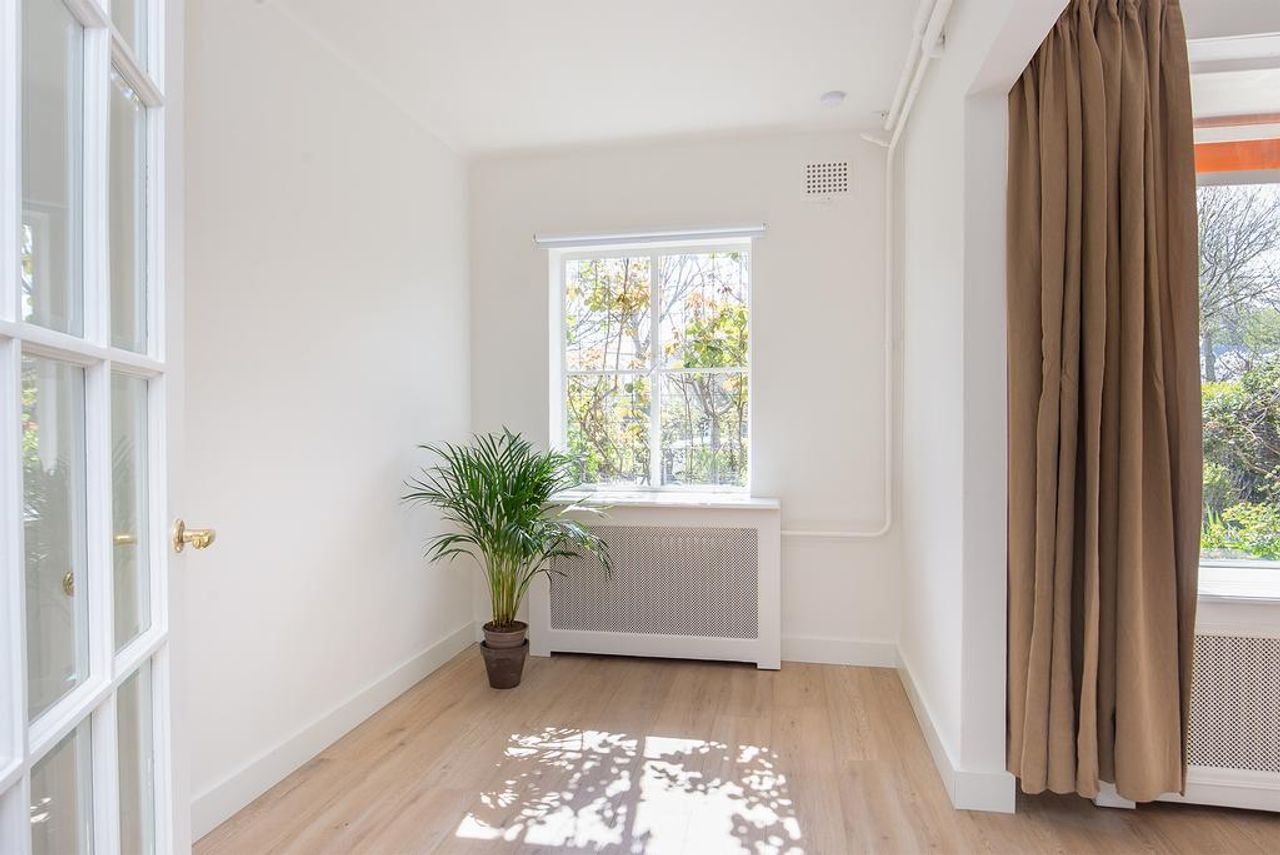 Ground floor apartment with front and back garden - Image 11