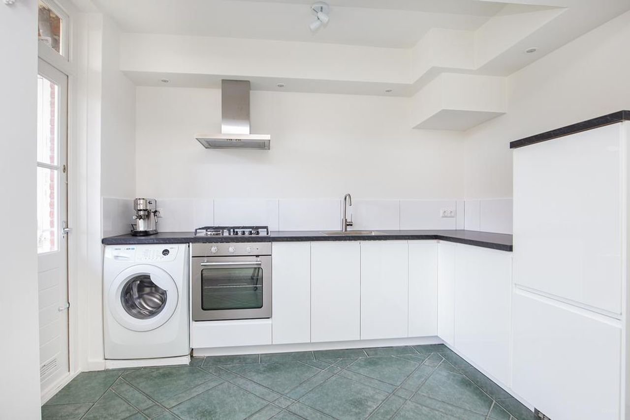 Ground floor apartment with front and back garden - Image 19