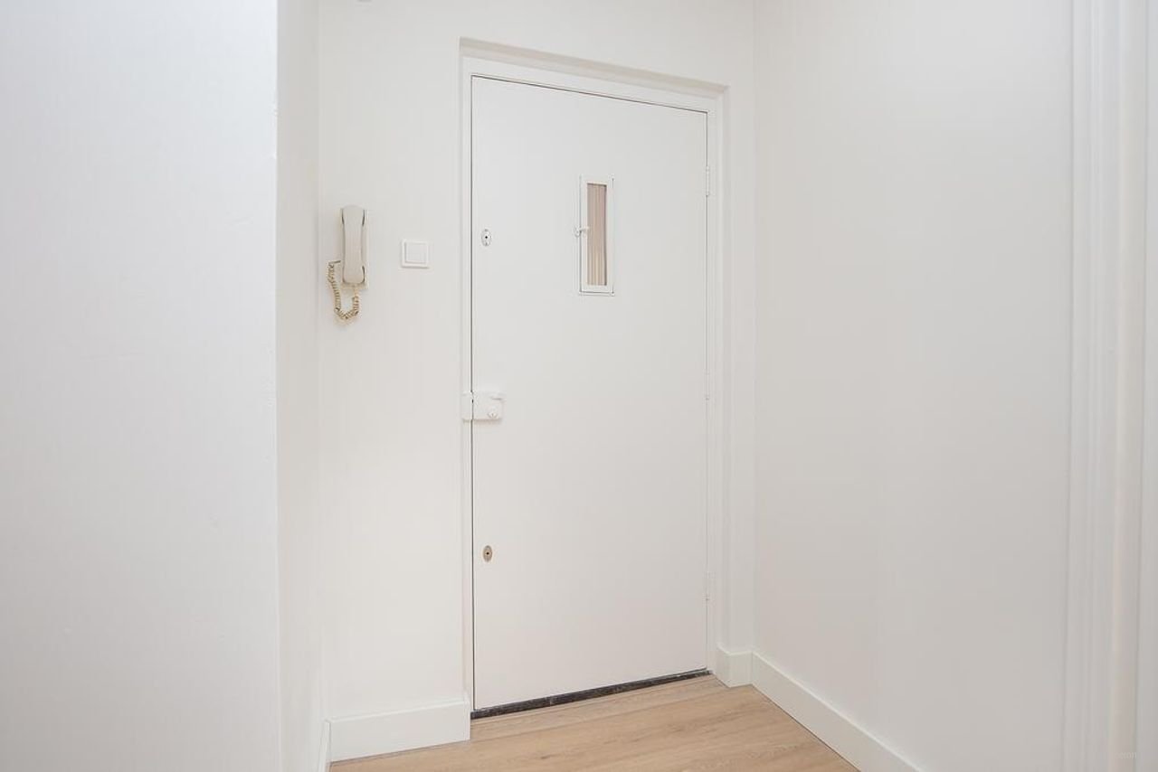 Ground floor apartment with front and back garden - Image 3