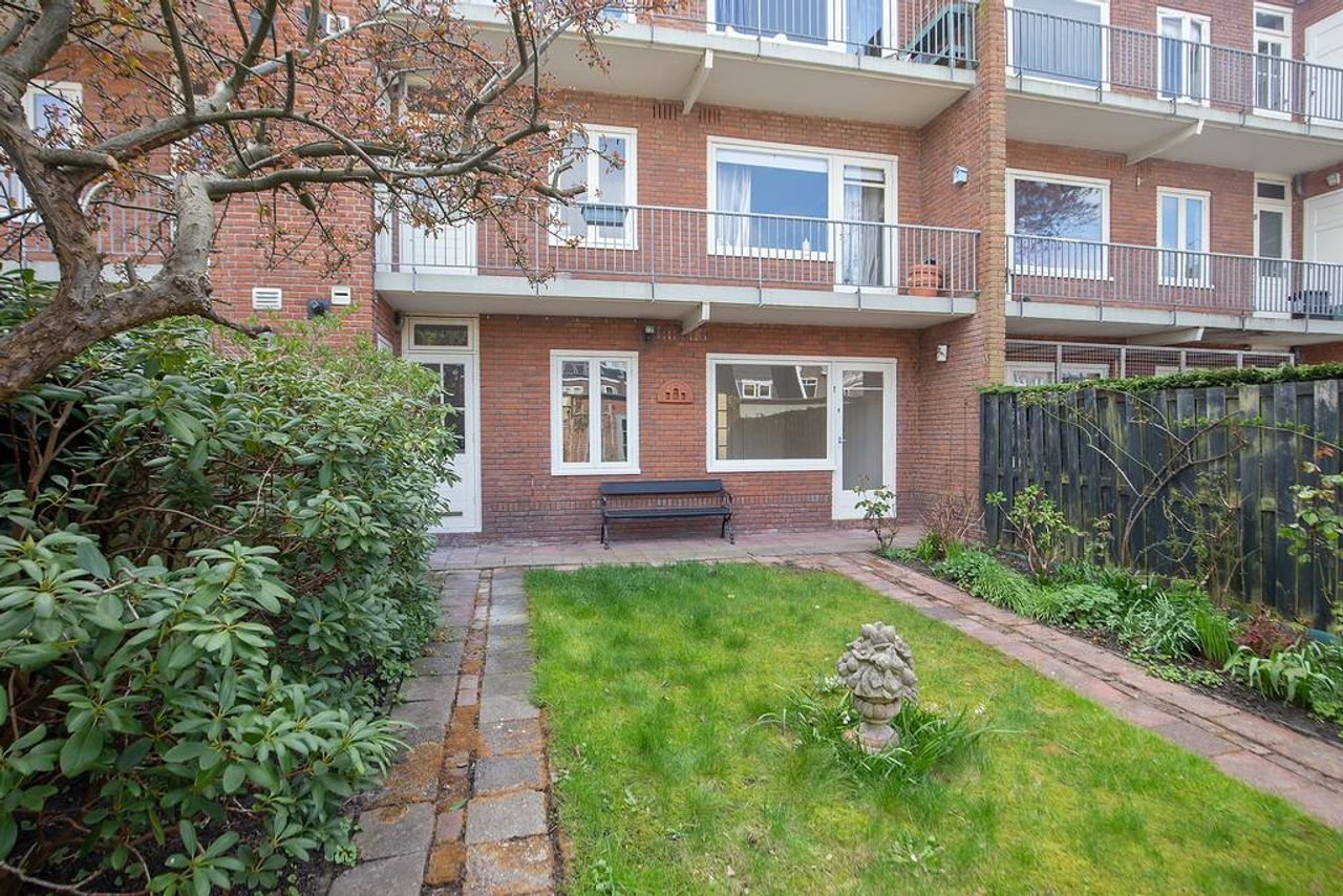 Ground floor apartment with front and back garden - Image 27