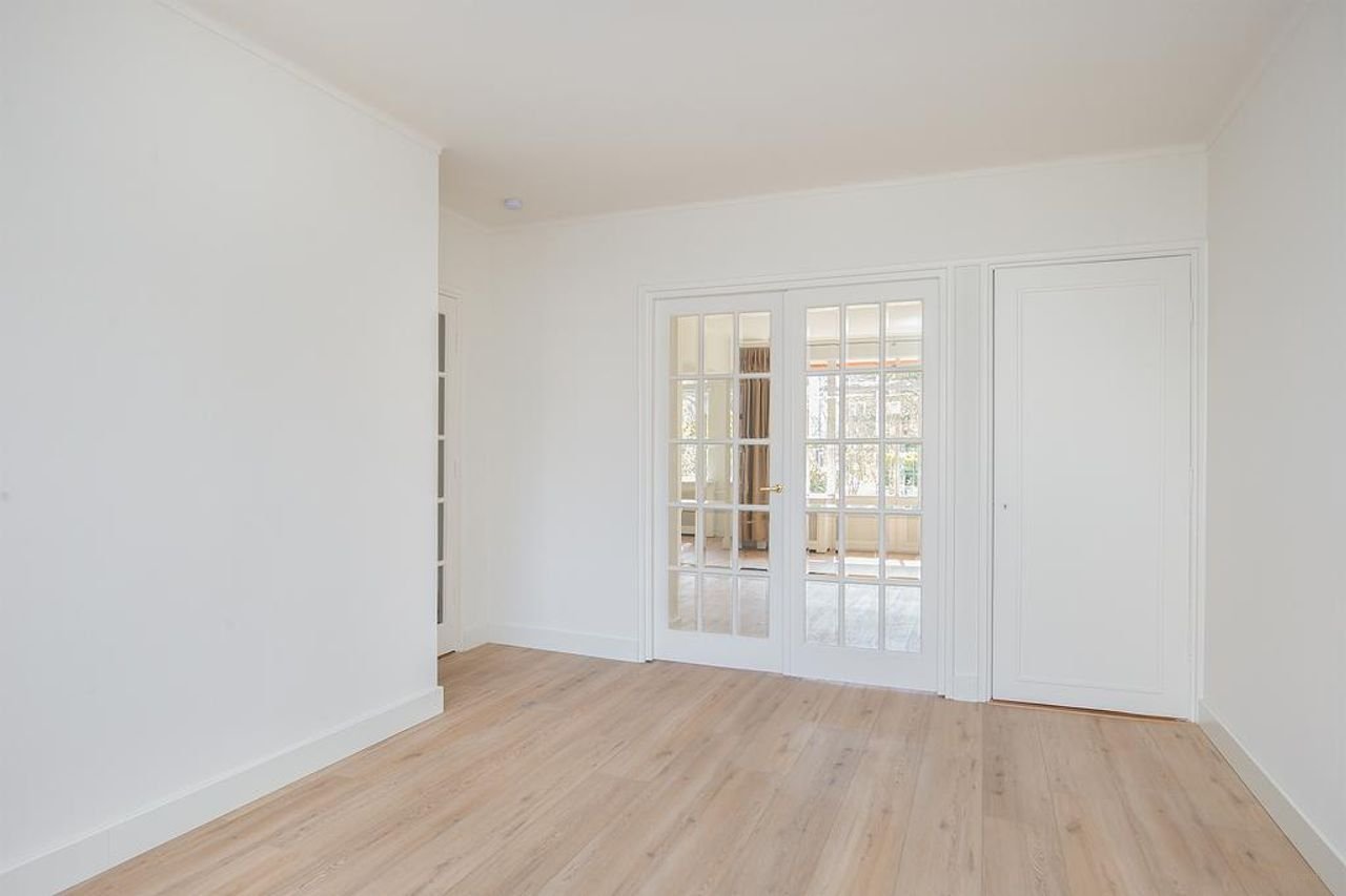 Ground floor apartment with front and back garden - Image 17