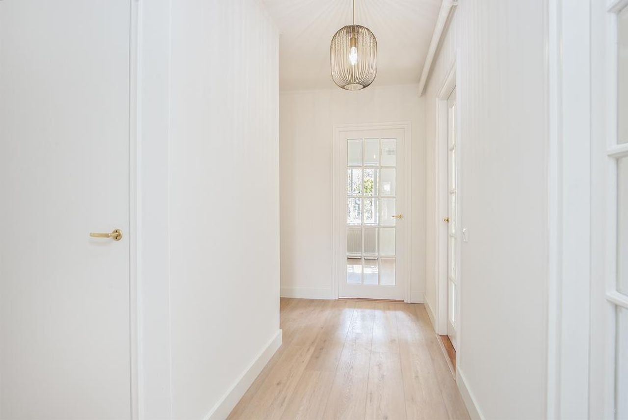 Ground floor apartment with front and back garden - Image 4