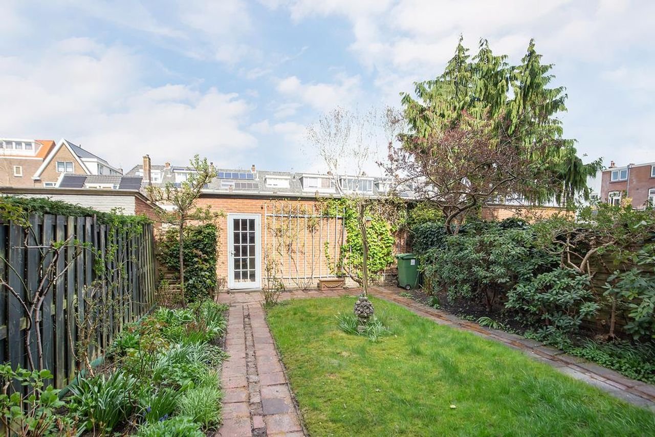 Ground floor apartment with front and back garden - Image 26