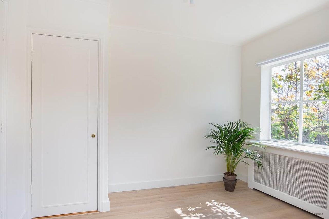 Ground floor apartment with front and back garden - Image 12