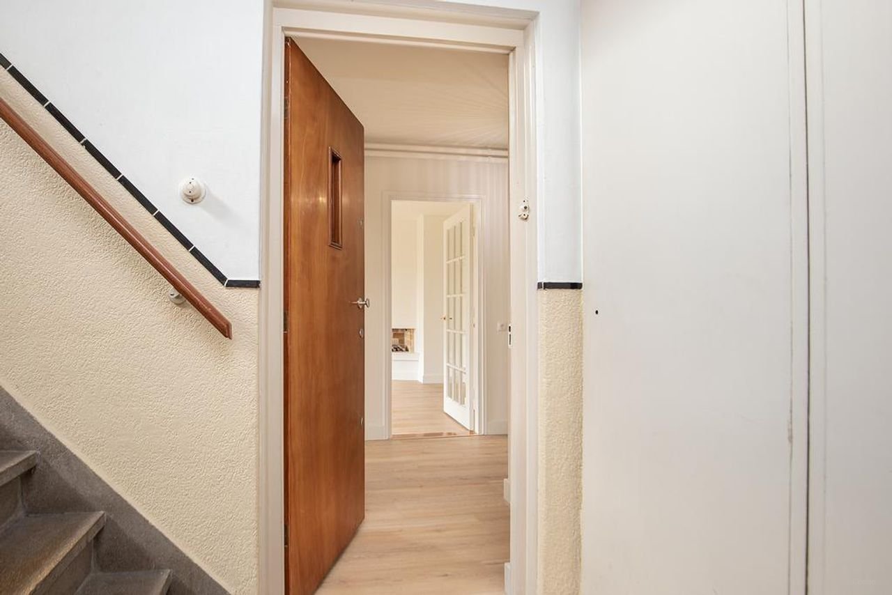 Ground floor apartment with front and back garden - Image 2