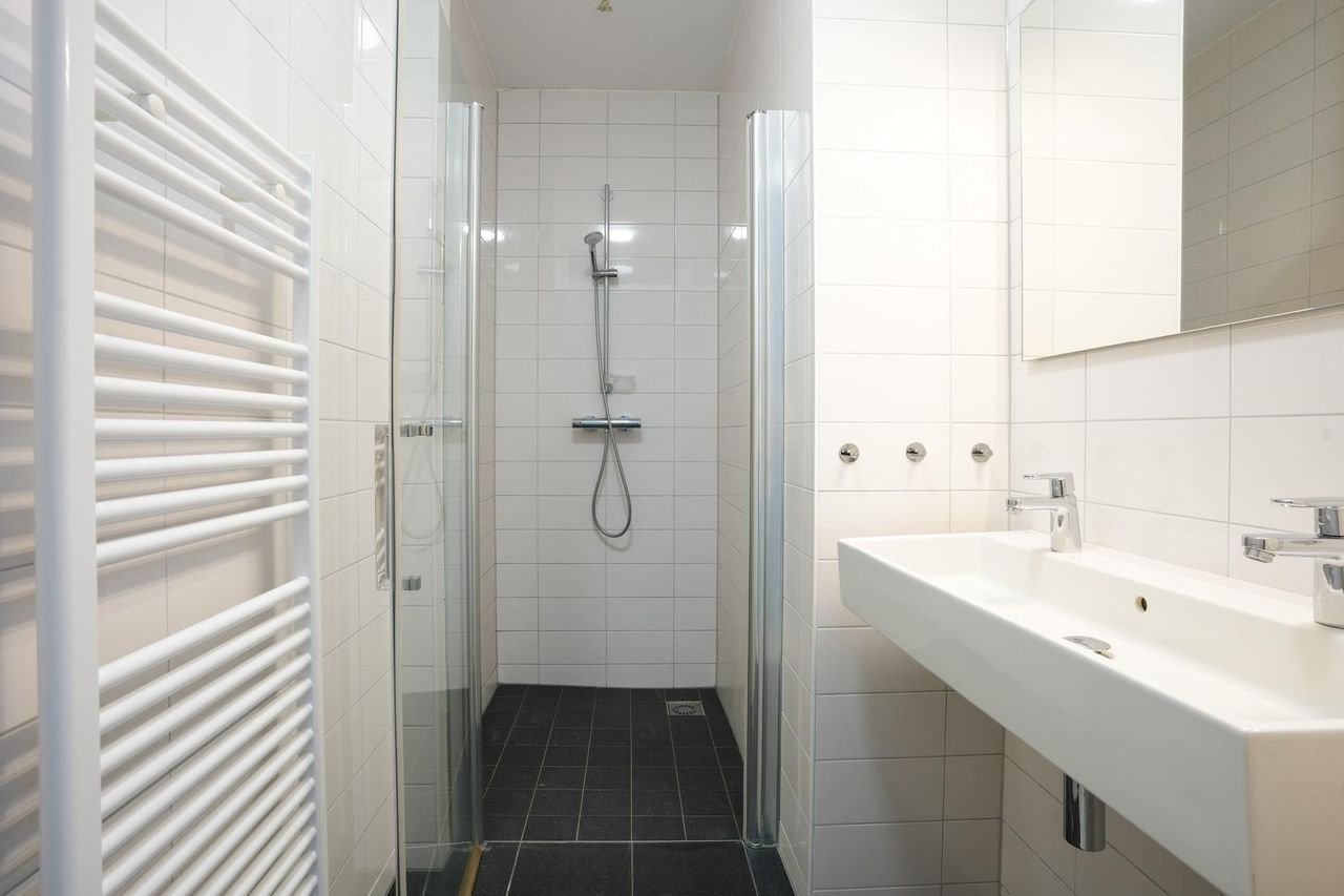 Modern Sphinxkwartier apartment with balcony - Image 5