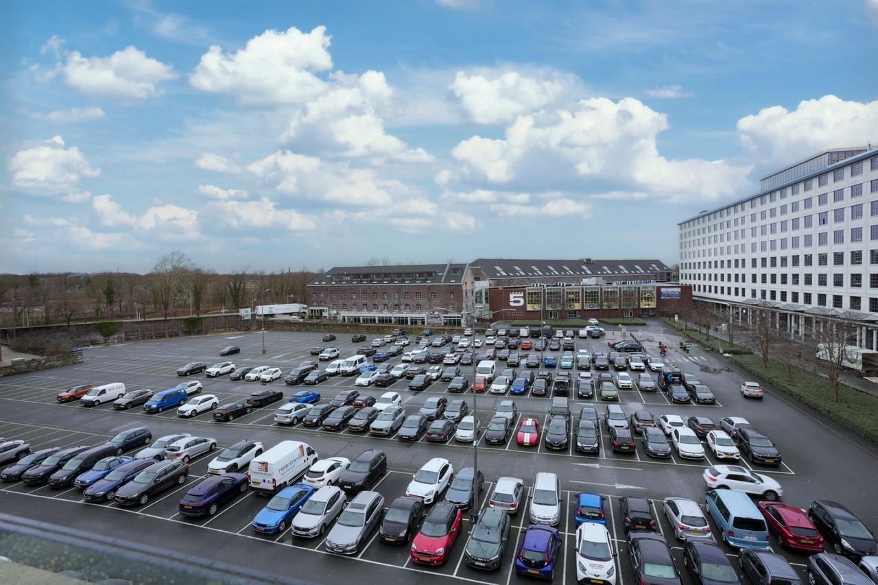 Modern Sphinxkwartier apartment with balcony - Image 12