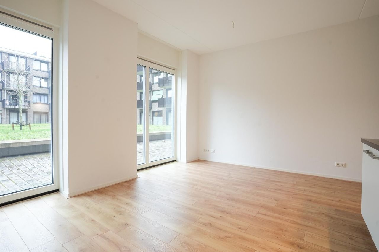 Modern apartment with terrace in Sphinx - Image 4