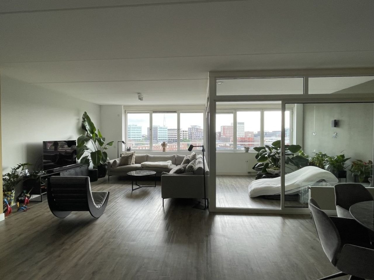 Licht 3-kamer appartement (120m²) met serre bij het station - Afbeelding 2