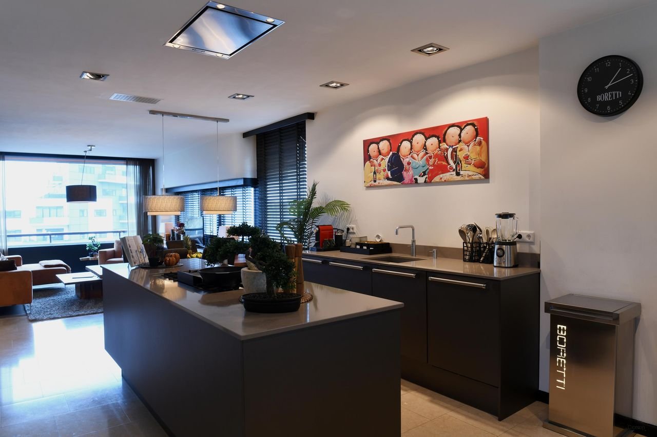 Gemeubileerd 3-kamerappartement met balkon - Afbeelding 2