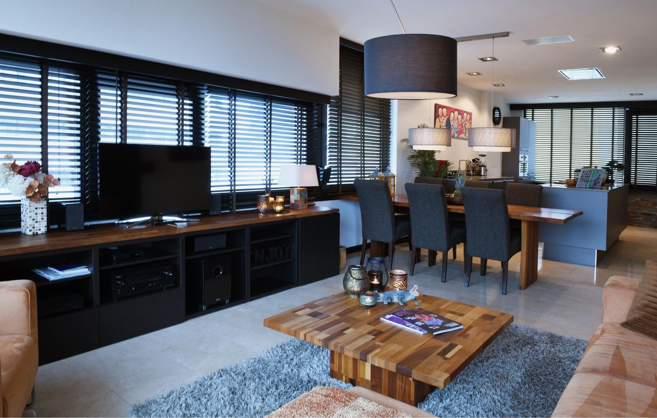 Gemeubileerd 3-kamerappartement met balkon - Afbeelding 1