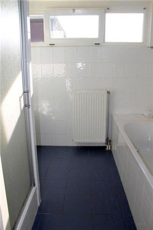 Spacious semi-detached house with garage in De Polders - Image 9