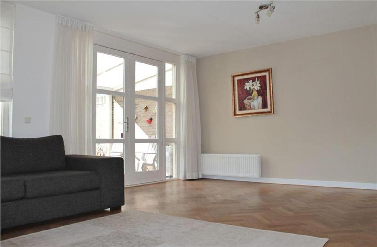 Spacious semi-detached house with garage in De Polders - Image 3