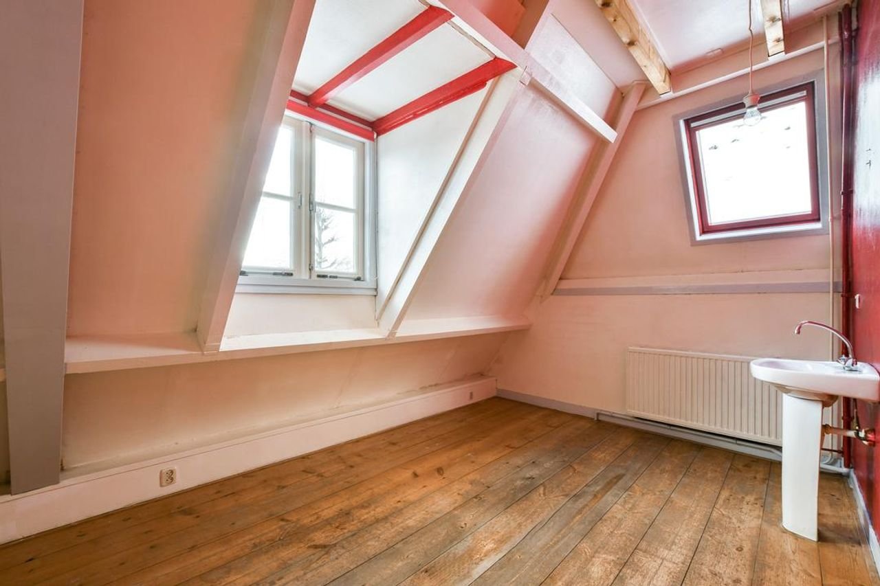 Spacious upper-floor apartment in the center of Weesp - Image 20