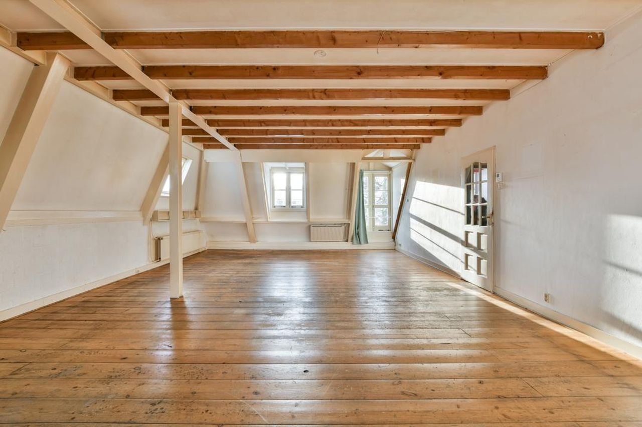 Spacious upper-floor apartment in the center of Weesp - Image 5