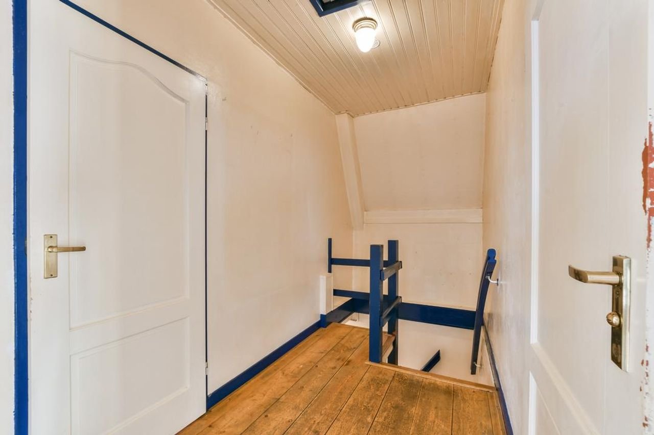 Spacious upper-floor apartment in the center of Weesp - Image 18