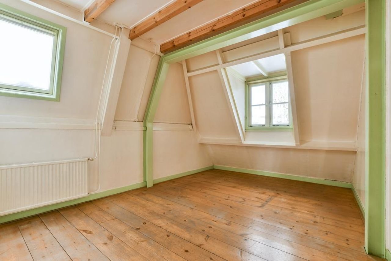 Spacious upper-floor apartment in the center of Weesp - Image 14