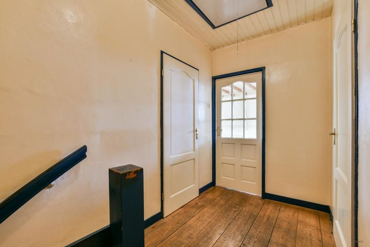 Spacious upper-floor apartment in the center of Weesp - Image 19