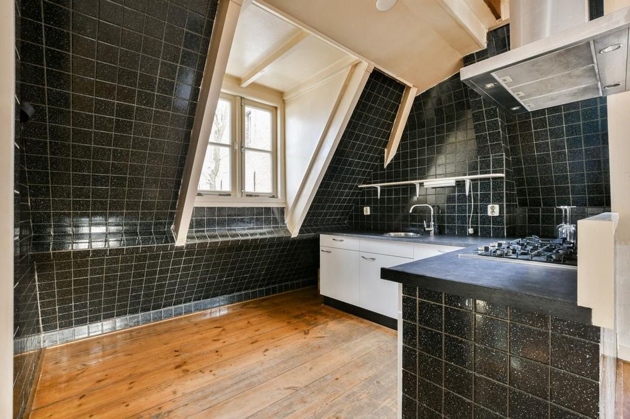 Spacious upper-floor apartment in the center of Weesp - Image 9