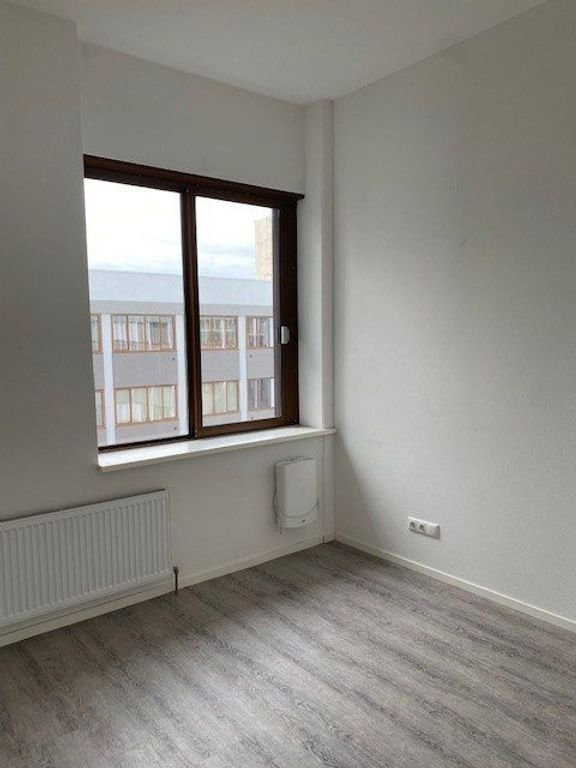 Living in De Baron with parking space - Image 5