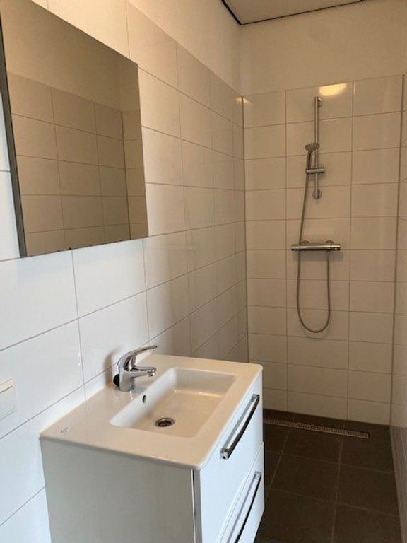 Living in De Baron with parking space - Image 4