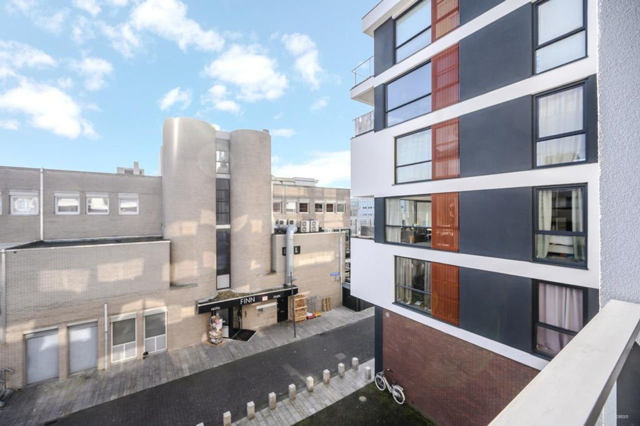 Modern 1-bedroom apartment in Almere City Centre - Image 13