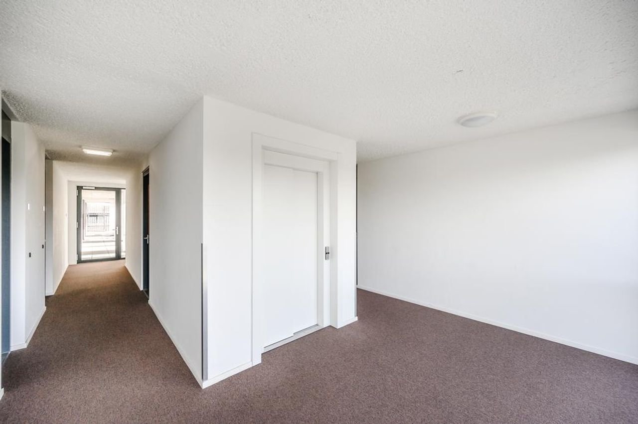 Modern 1-bedroom apartment in Almere City Centre - Image 15