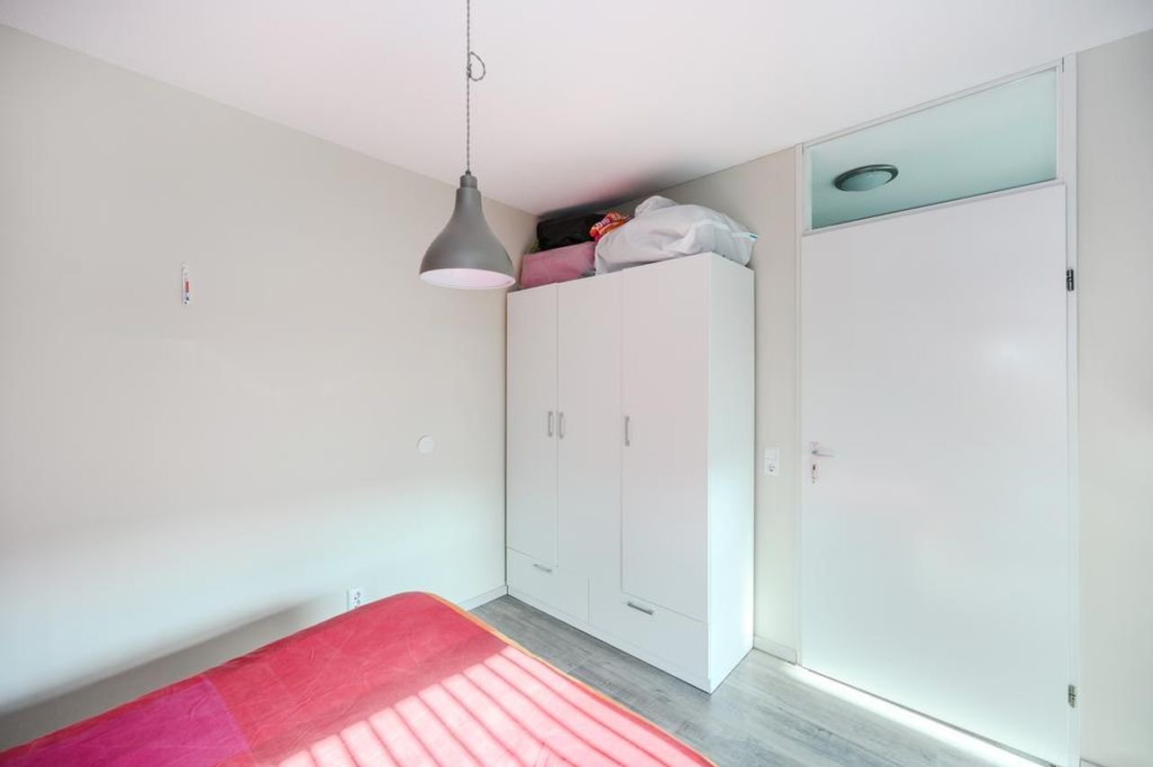 Modern 1-bedroom apartment in Almere City Centre - Image 8