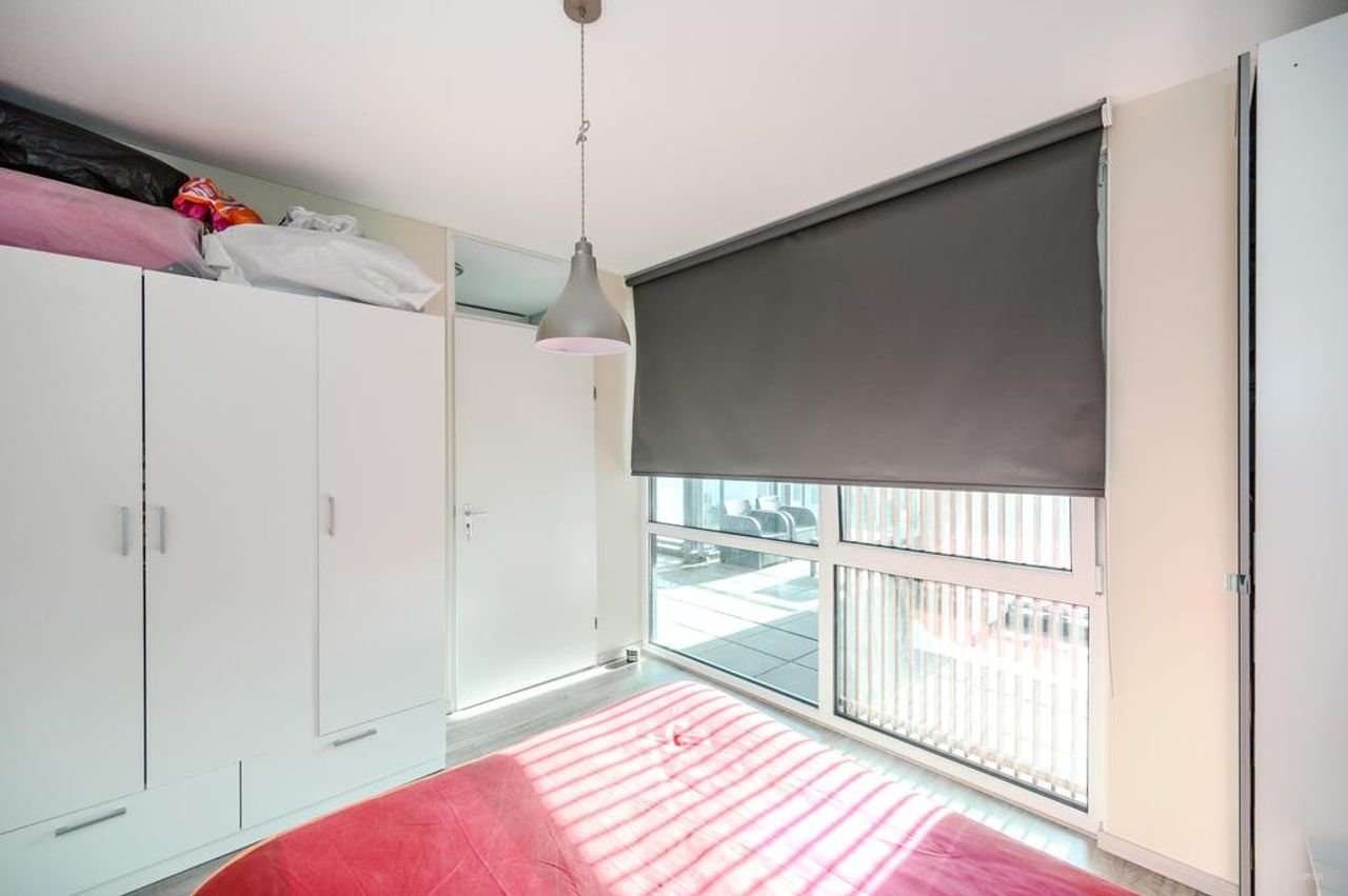 Modern 1-bedroom apartment in Almere City Centre - Image 9