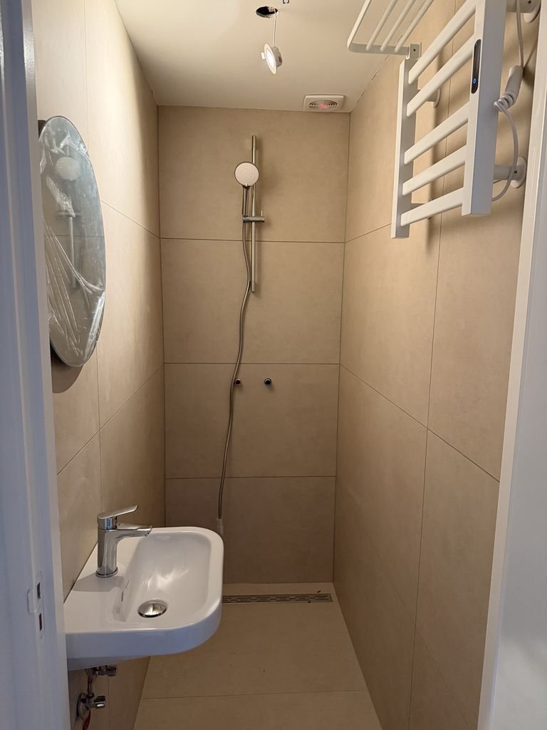 Brand new studio, fully furnished - Image 1