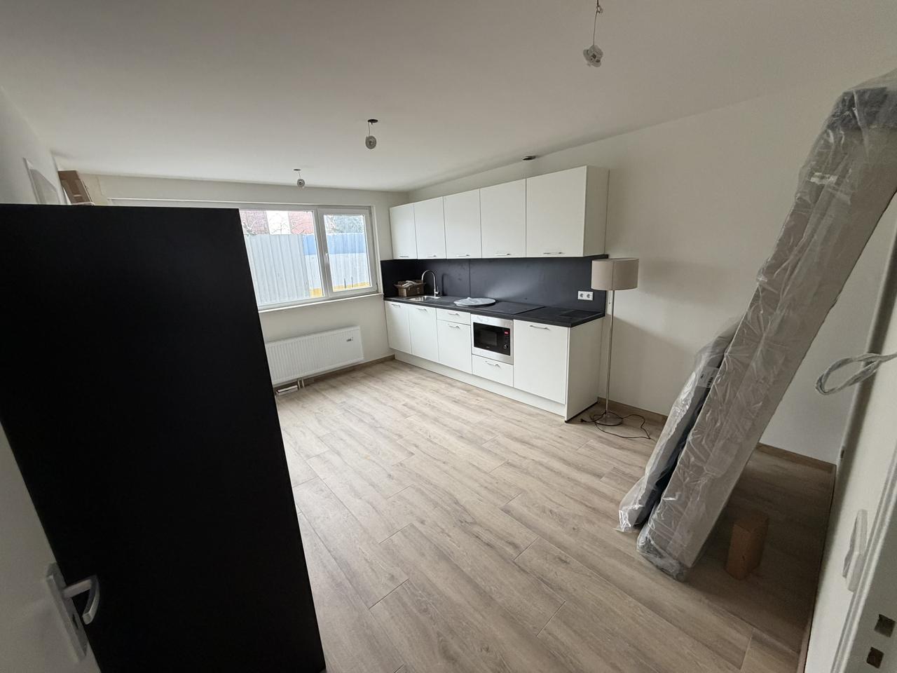 Gloednieuwe studio, volledig ingericht - Afbeelding 2
