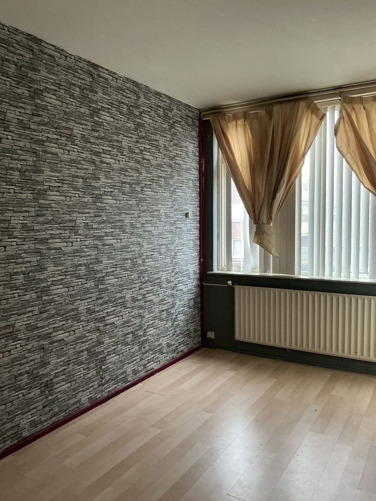 Huge apartment (113 m²) in Hoogezand - Image 1