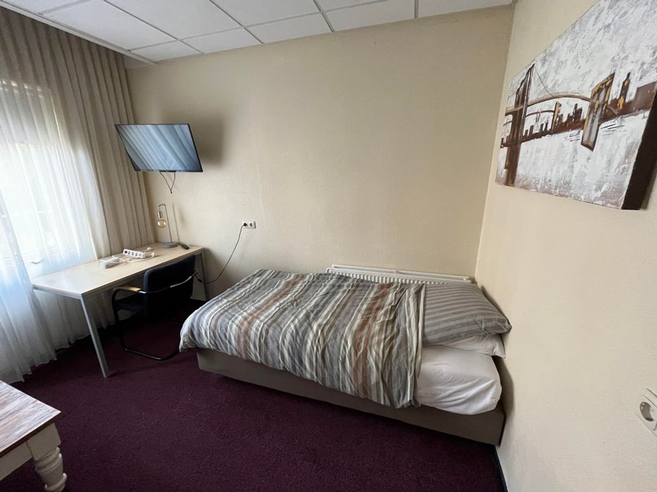 Furnished studio with roof terrace in Enschede - Image 3