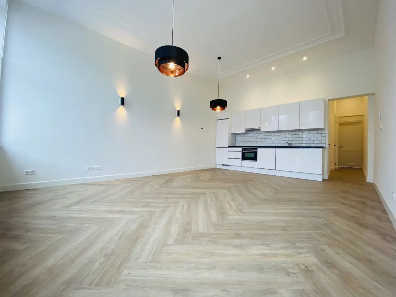 Modern stadsappartement met balkon - Afbeelding 1